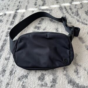 Lululemon everywhere Belt bag
